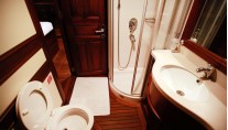 Grande Mare gulet - bathroom